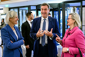 Angelika Nielber und Markus Söder im Gespräch